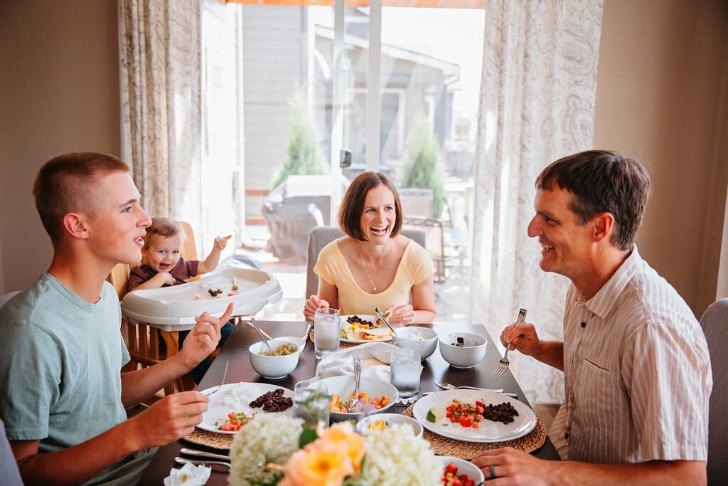 Family Dinner - Eating Meals Together Can help fix picky eating