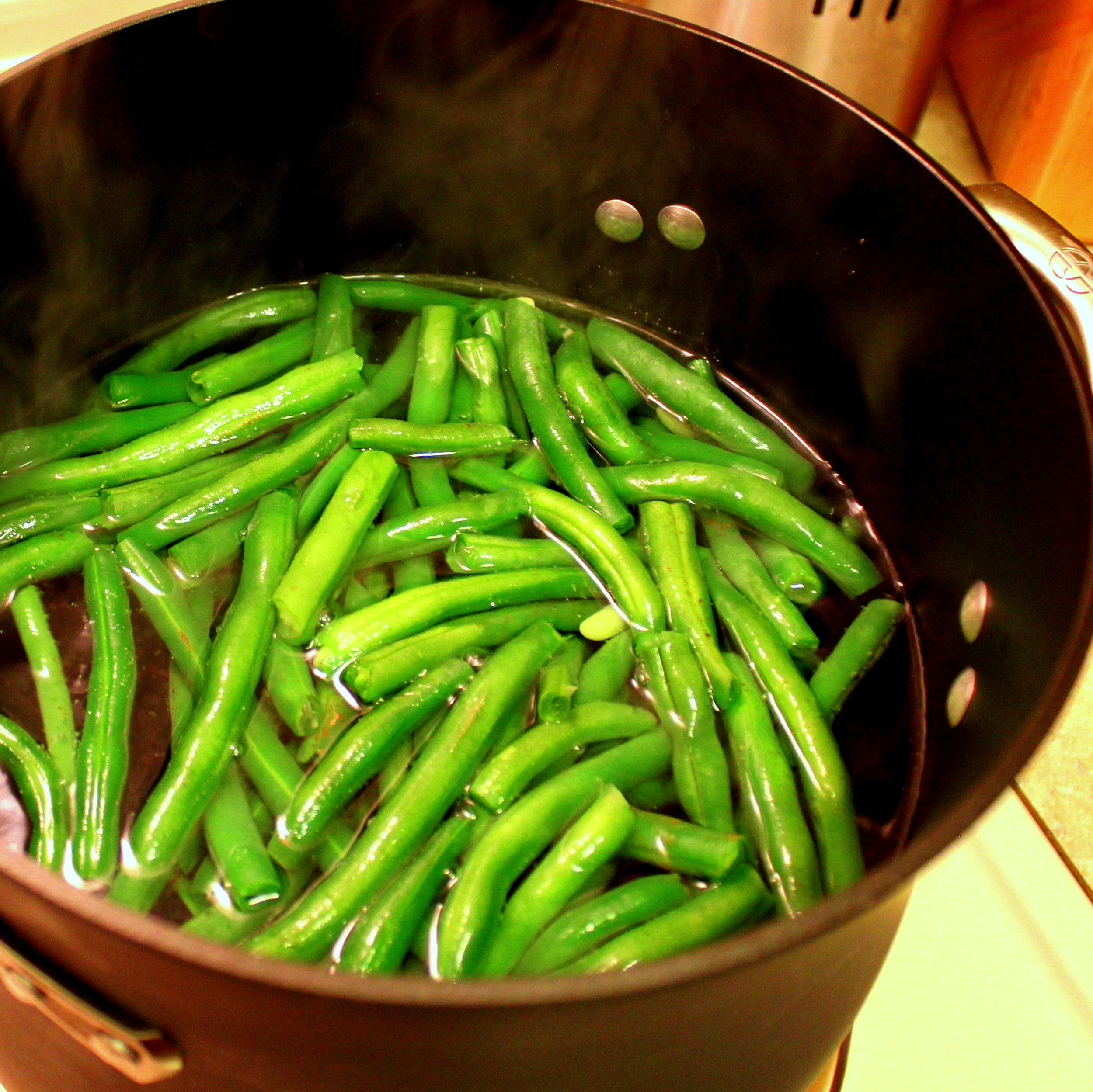 Sweet and Sour Pickled Green Beans from www.peasandhoppiness.com