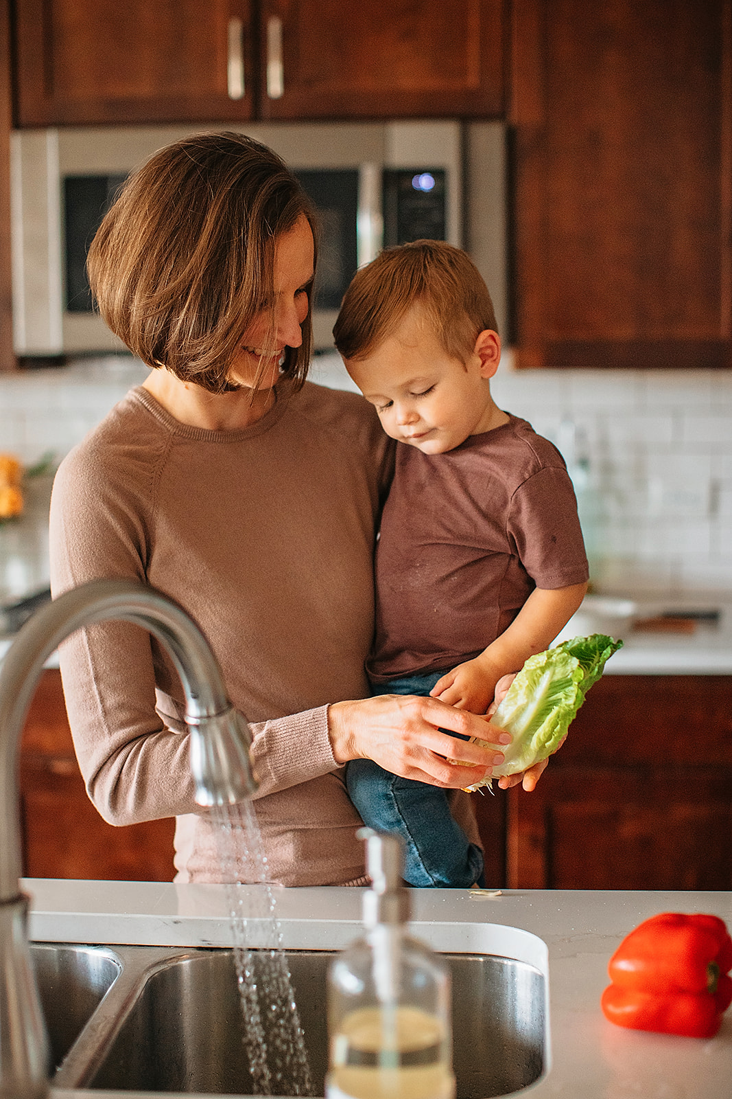 Example of a food exposure to help picky eaters - Mom and toddler washing lettuce together